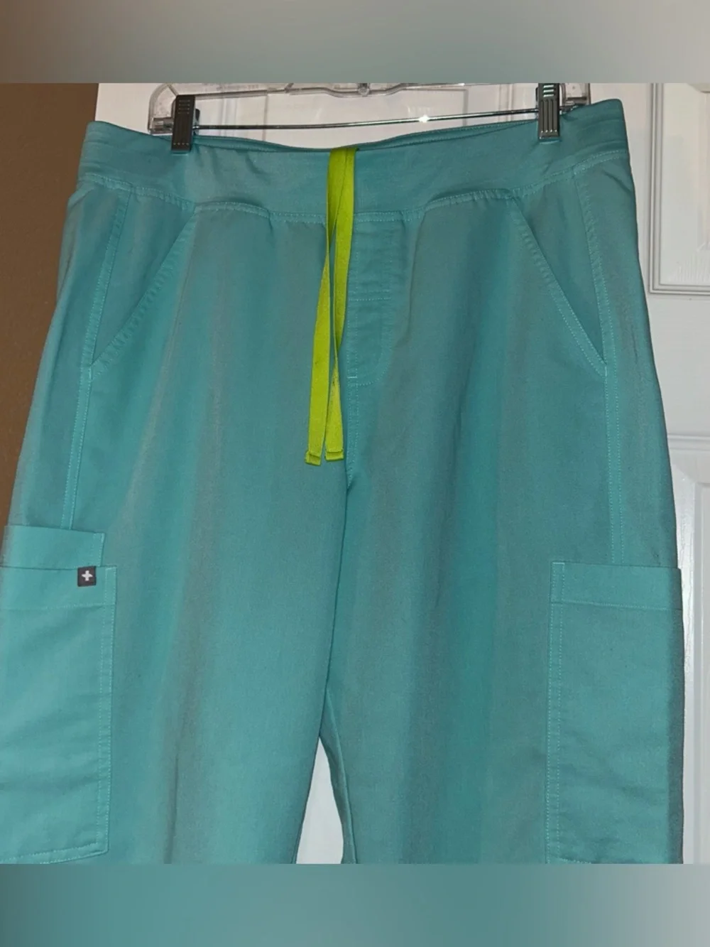 Men’s axim cargo straight leg w/ yellow strings teal fig scrub pants size large